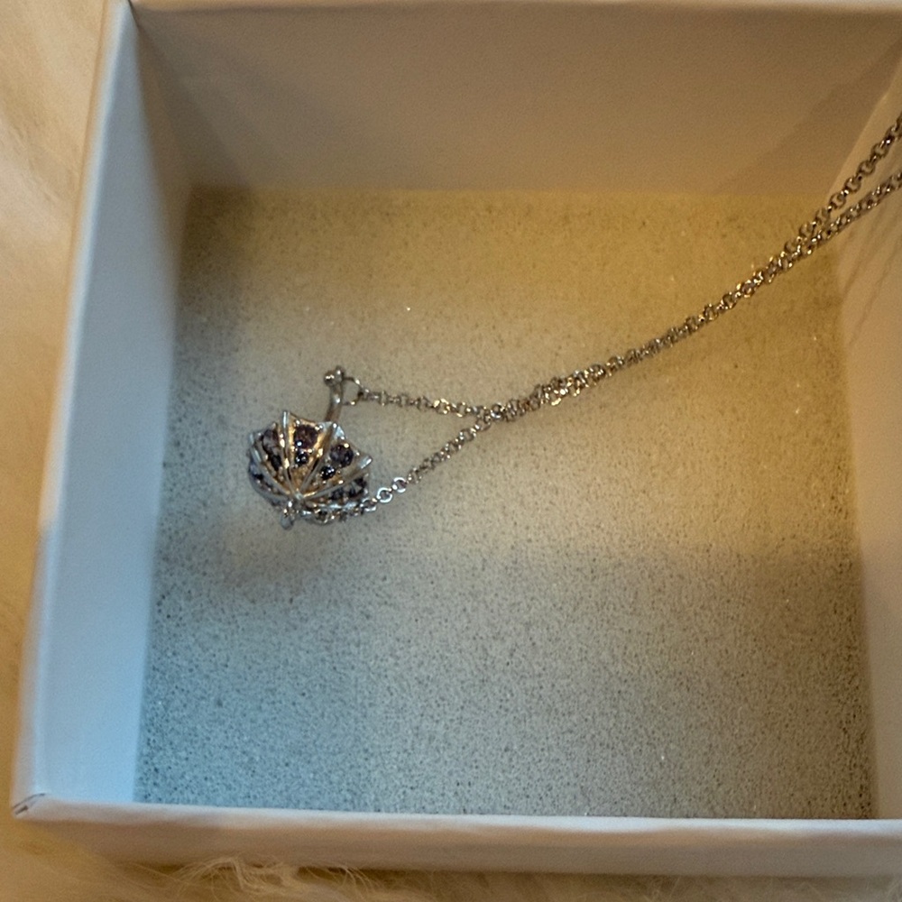 Elegant Silver and Purple Pendant Necklace